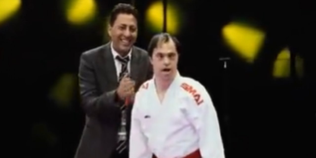 Down Sendromlu sporcu, yendiği rakibinin koşarak yanına gitti ve bakın ne yaptı