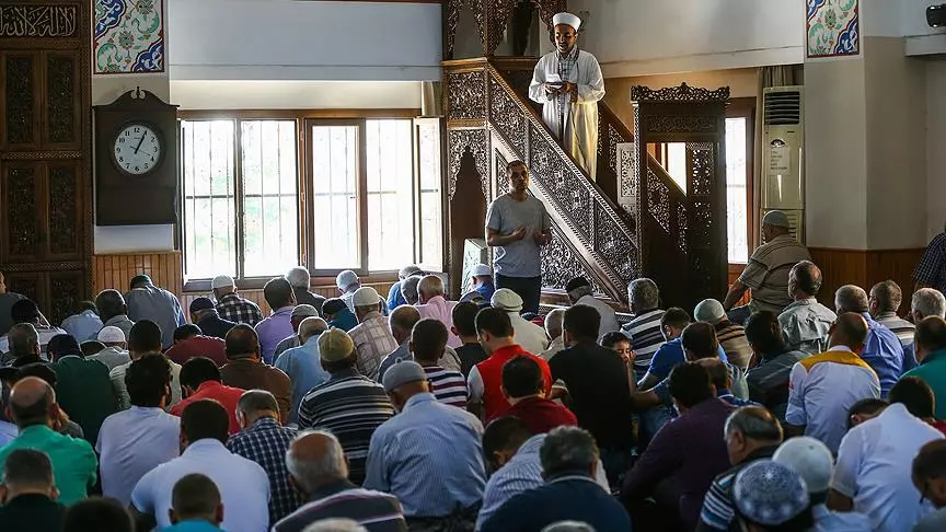 Diyanet İşleri Başkanlığı ders saatlerine de el attı! "Cuma namazına göre ayarlayın"