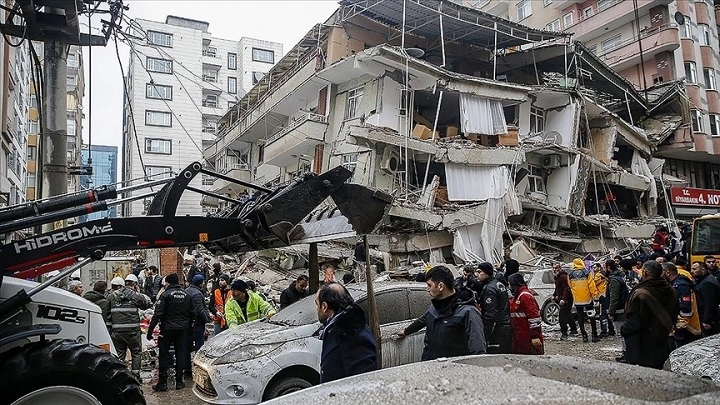 6 Şubat depremlerinde Diyarbakır'da 68 kişiye mezar olan apartmanda kolon çıkmadı!