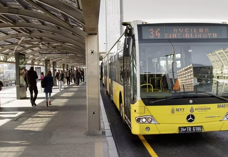 İstanbul’da 65 yaş üstüne toplu taşıma ücretli olacak mı? İBB'den açıklama geldi