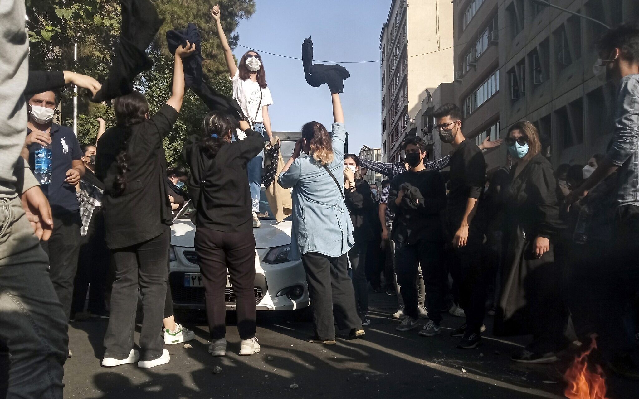 İran'dan kadınlara başörtüsü tehdidi