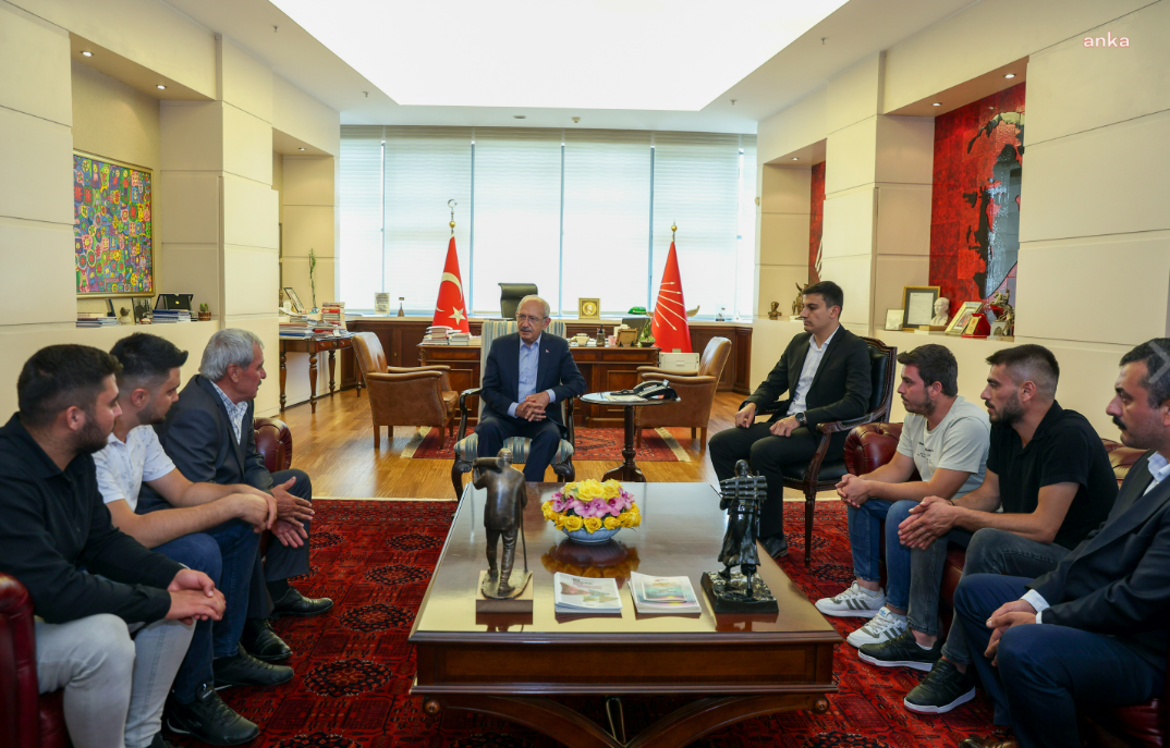 Kılıçdaroğlu, IŞİD'in şehit ettiği askerin ailesi ile bir araya geldi