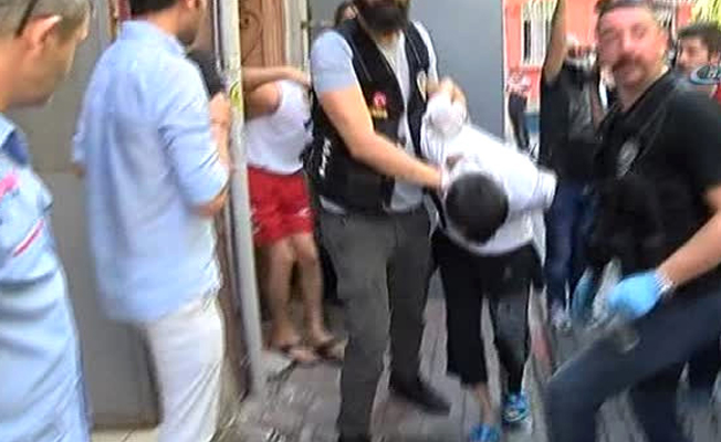 Fatih'te eş zamanlı uyuşturucu operasyonu: 14 gözaltı