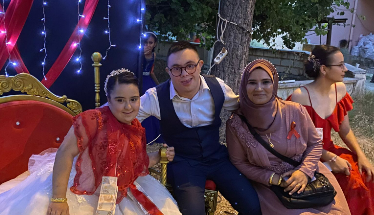 Down Sendromlu Ayşe'nin kına gecesi hayali gerçek oldu