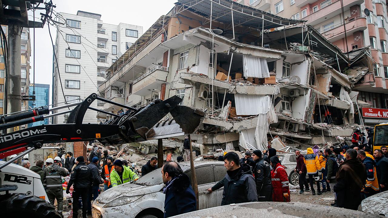 Depremde 137 kişiye mezar olan 2 bina ruhsatsız çıktı