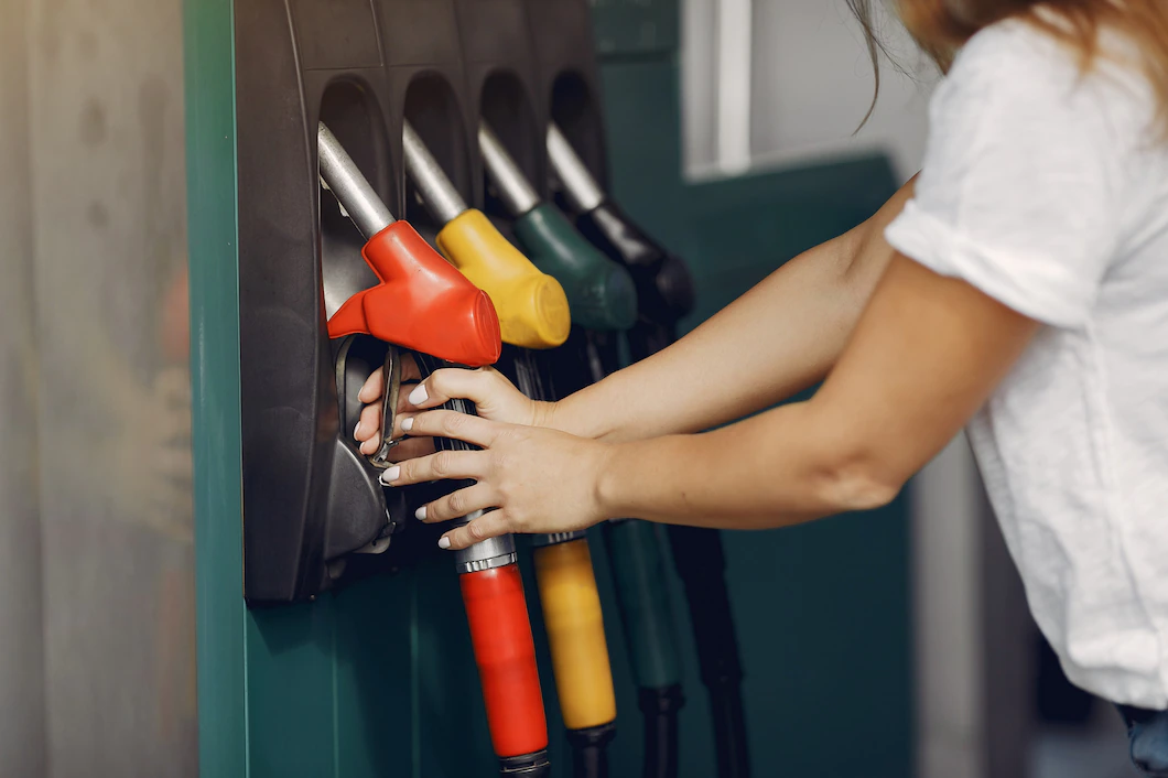 Benzine zam geliyor... Sınırı aşacak!
