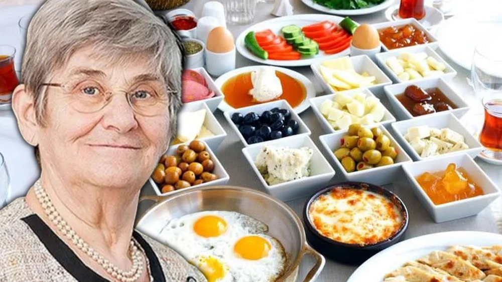 Canan Karatay her sabah bir avuç yiyor