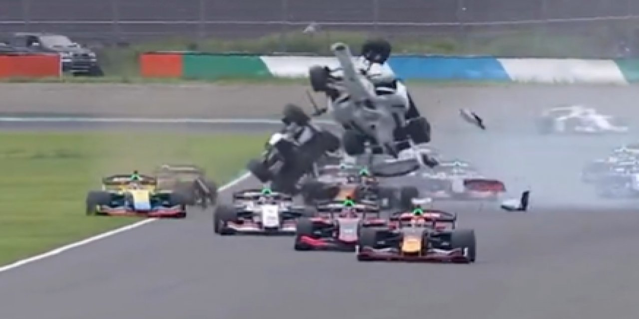 Cem Bölükbaşı'nın da yarıştığı Formula pistinde korkunç kaza