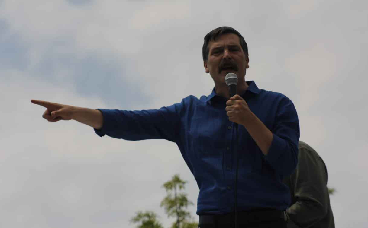 Erkan Baş'tan 'Can Atalay' etkinliğini yasaklayan İzmit Kaymakamı'na: "TİP, bu ülkeyi yobazlara bırakmamaya ant içmiş insanların partisidir. Sen kimsin?"
