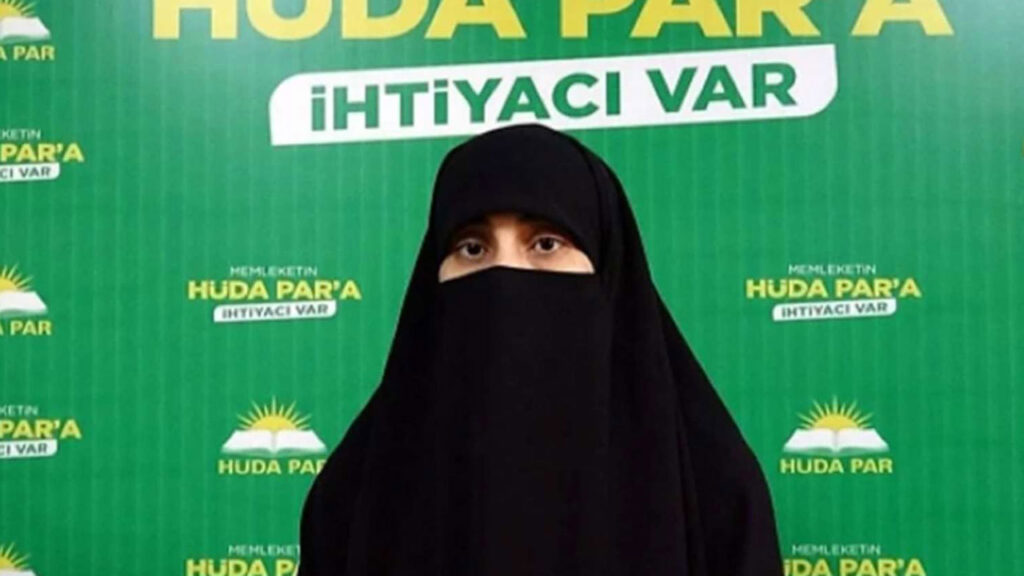 HÜDA-PAR'lı Adıgüzel, başörtülü kadınları hedef aldı: "Giyinik çıplaklar"