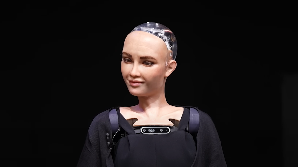 Mevzular Açık Mikrofon'da Oğuzhan Uğur ve robot Sophia arasında gergin anlar