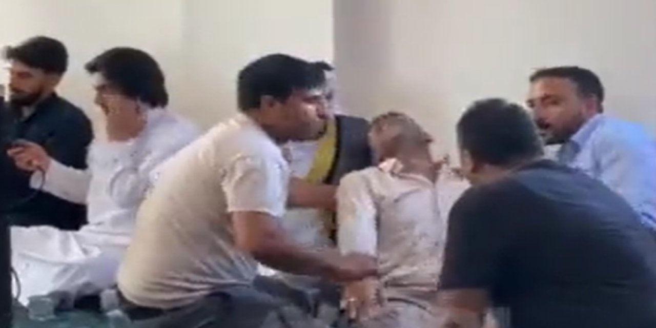 Şanlıurfa'da zikir çeken bir grup kendinden geçti