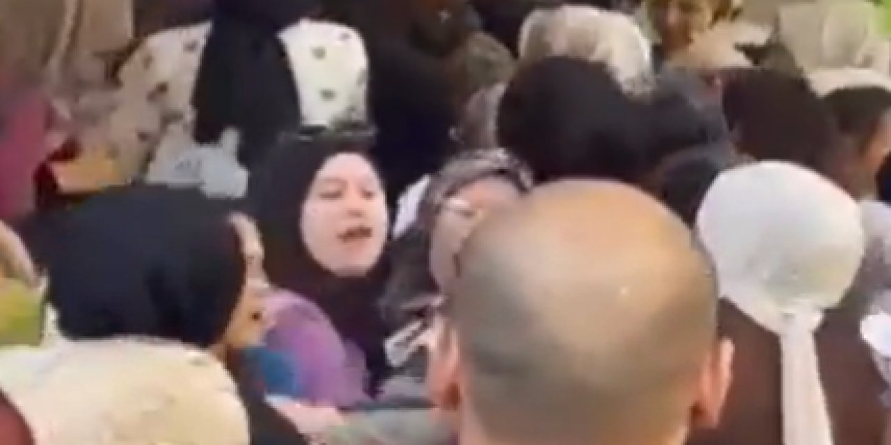 Gebze'de mide bulandıran görüntüler! İndirim için birbirlerini yediler