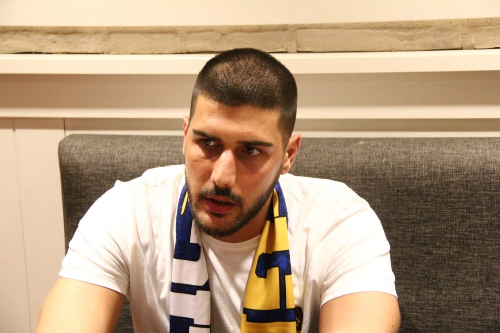 Genç Fenerbahçeliler lideri Cem Gölbaşı'na uzun namlulu silahlarla saldırı
