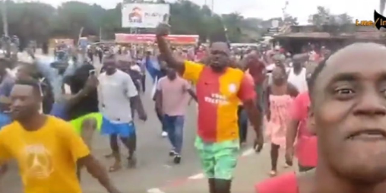 Gabon'da darbe destekçileri sokağa döküldü