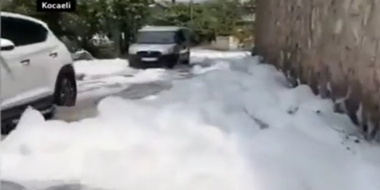 Kocaeli'de sağanak yağış sonrası yollar köpürdü