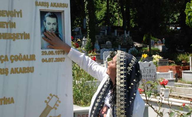 Barış Akarsu, mezarı başında anıldı!