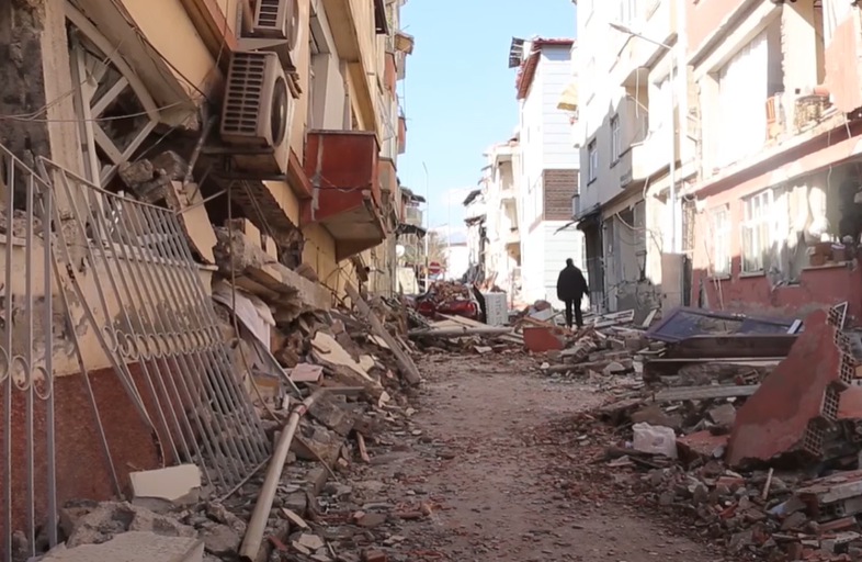 Deprem bölgesi ihaleleri 'tanıdık'lara gitti