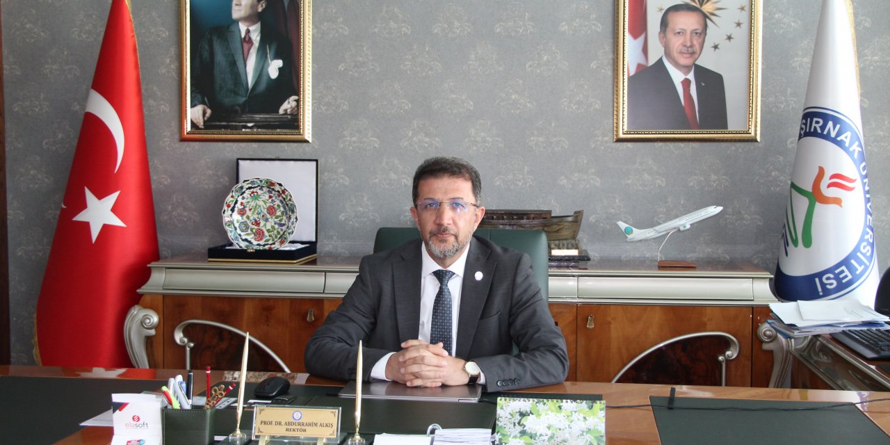 Hızını alamayan rektör kendini iki fakülteye dekan atadı, eşini de yüksek lisansa aldırdı