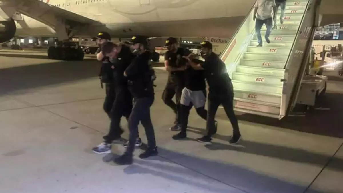 Interpol’ün kırmızı bültenle aradığı isim Didim’de yakalandı