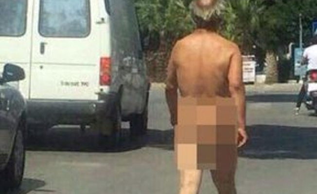 İzmir'de soyunarak dışarı çıkan kişi, en işlek caddede dakikalarca yürüdü
