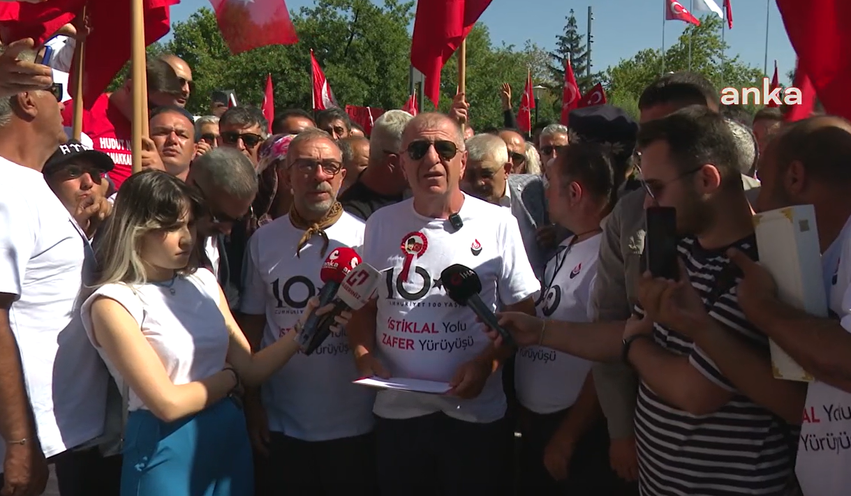 Ümit Özdağ'ın Zafer Yürüyüşü Ankara'da sona erdi! Çok net mesaj verdi: "Cumhuriyetimiz kolay kurulmadı ve asla yenilmeyecek"