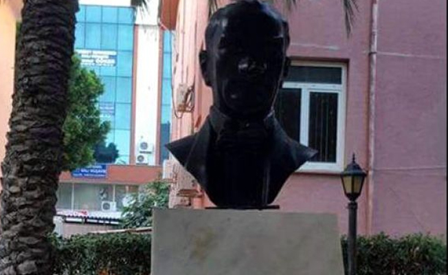 Atatürk büstünü taşlayan saldırgan tutuklandı