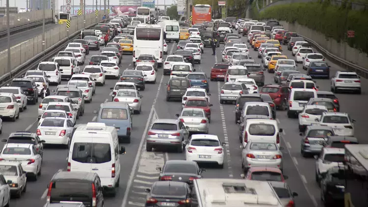 Trafikte uslu durun, hele ki bunu sakın yapmayın! Bir anda 873 TL ceza alabilirsiniz