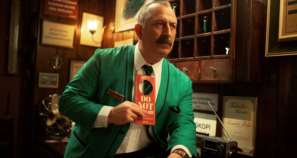 Do Not Disturb: Cem Yılmaz yeni filminin fragmanını paylaştı
