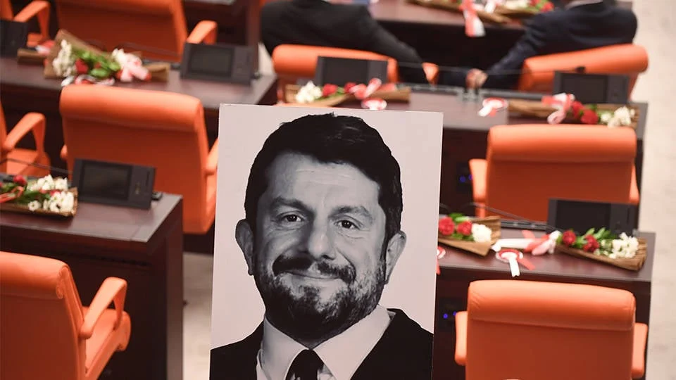 İYİ Partili vekil TİP'li Can Atalay'ı ziyaret etti, birlikte çekildikleri fotoğrafı paylaştı