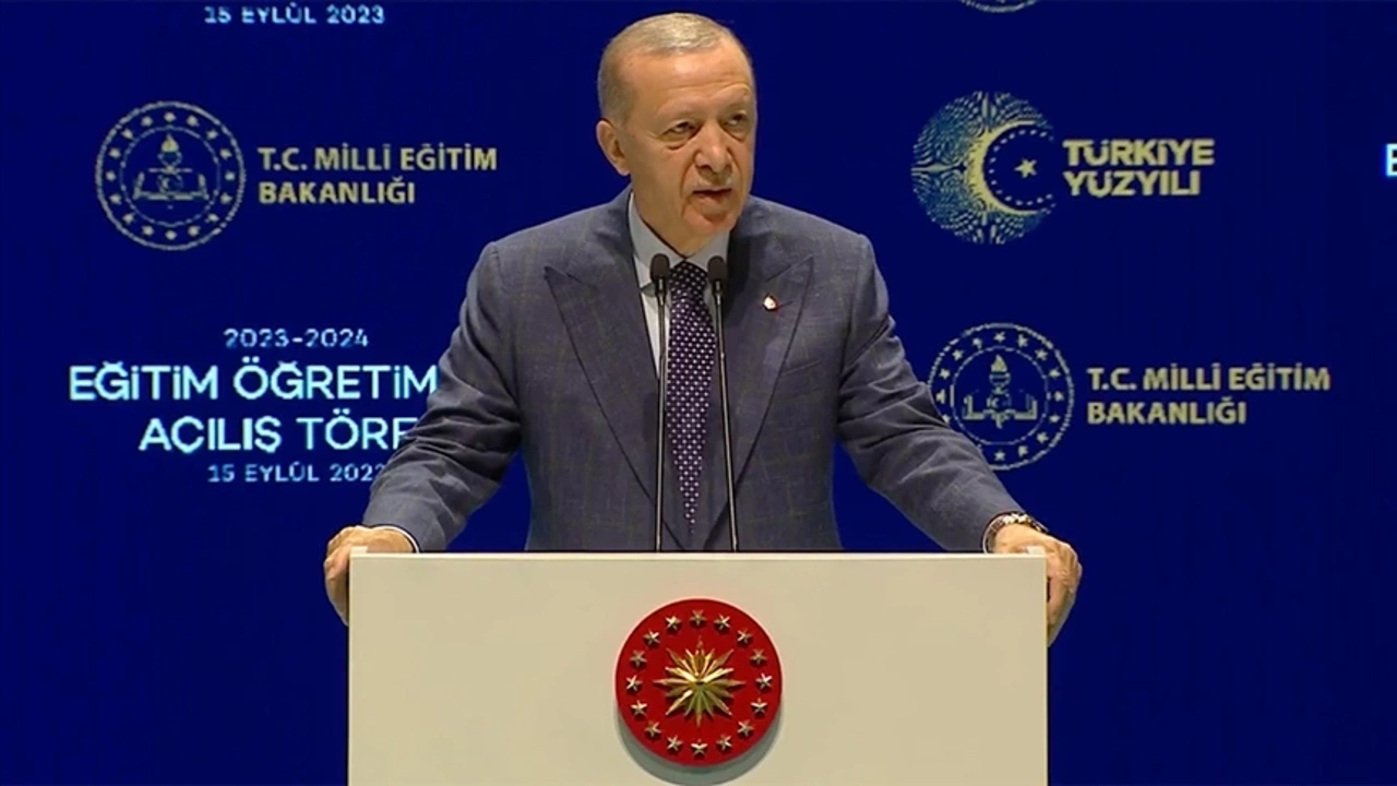 Erdoğan duyurdu: Ek ders ücretlerine yüzde 25 zam