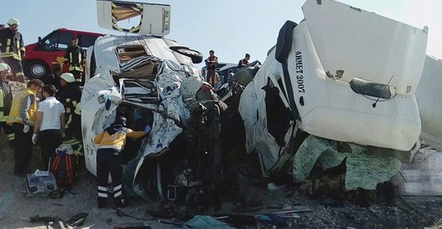 Konya'da feci kaza: Çok sayıda ölü var