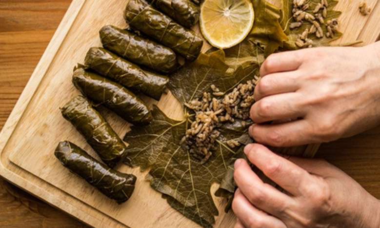 Bu yöntemle yaprak sarmasını iki hamlede saracaksınız! Tak tak