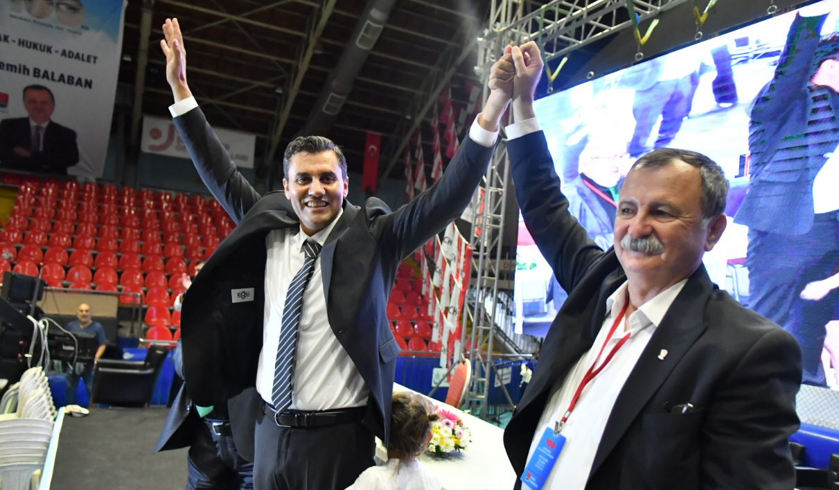Özgür Özel'in memleketi Manisa'da il kongresini kim kazandı?