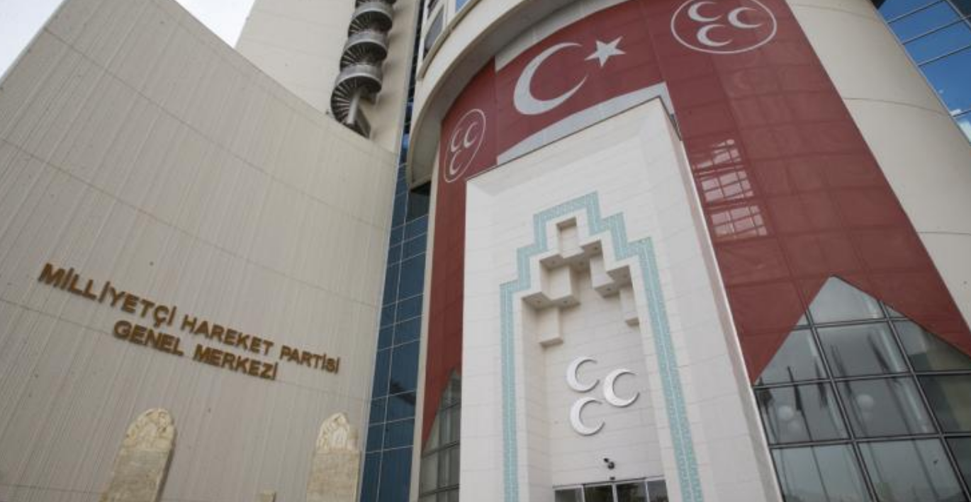 MHP Genel Merkezi'nin girişine o tabloyu astılar