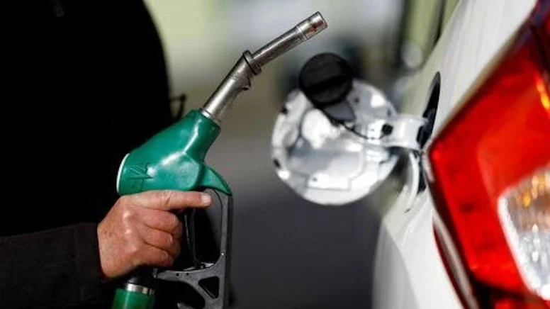 Araç sahipleri dikkat! Benzine indirim geliyor: İşte pompaya yansıyacağı tarih