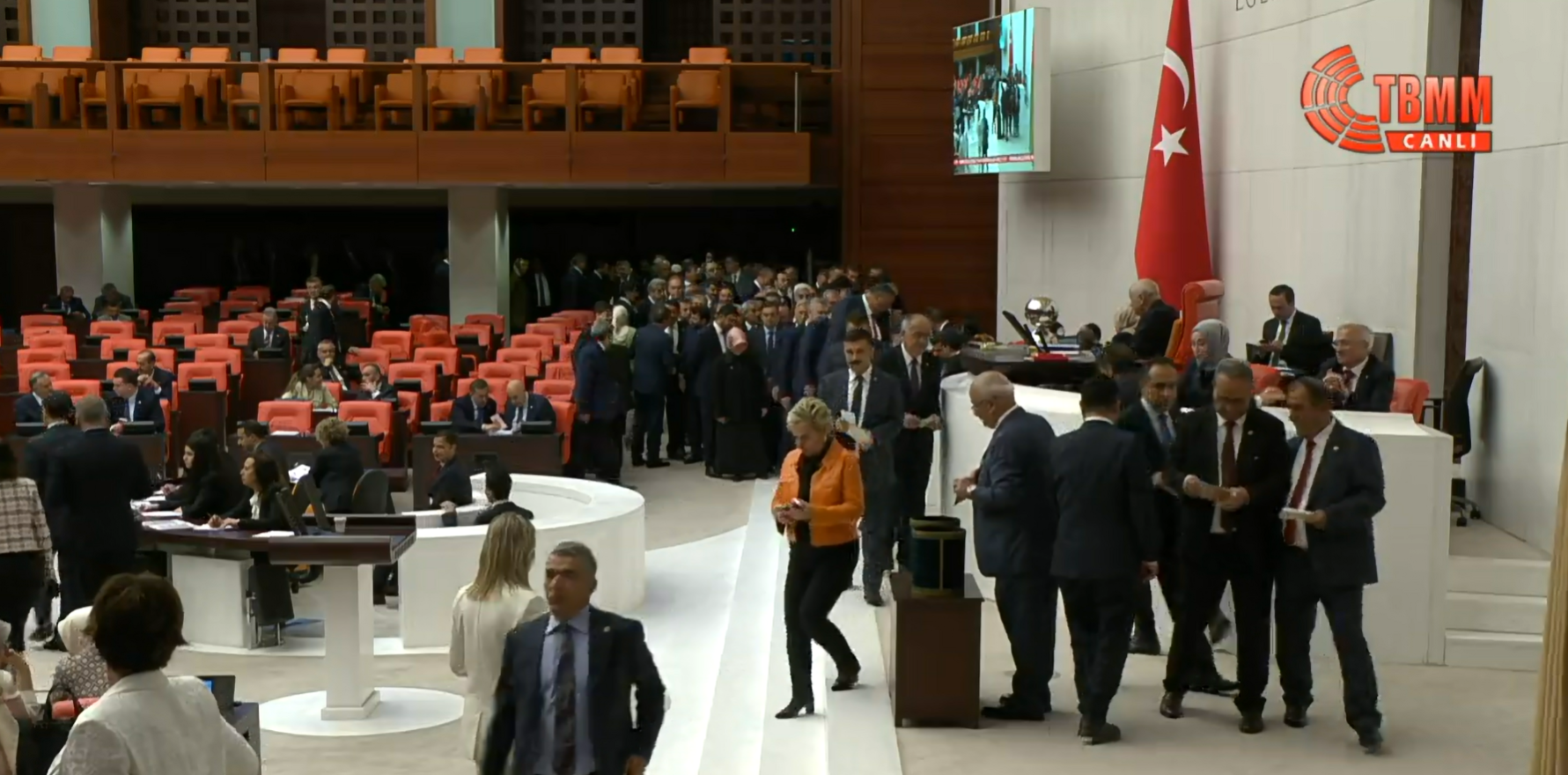 İşte Meclis açılır açılmaz masaya yatırılacak iki önemli konu