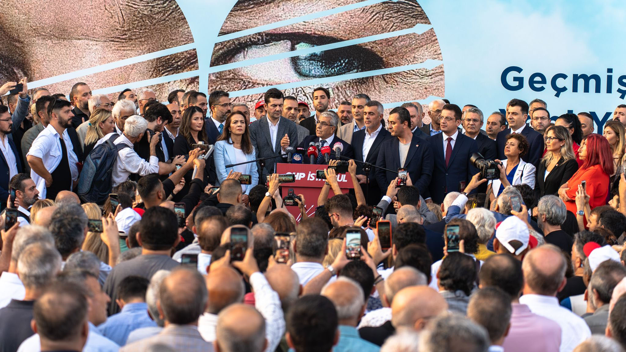 CHP İstanbul'a adaylıkları konuşulan iki isim Cemal Canpolat lehine çekildiler