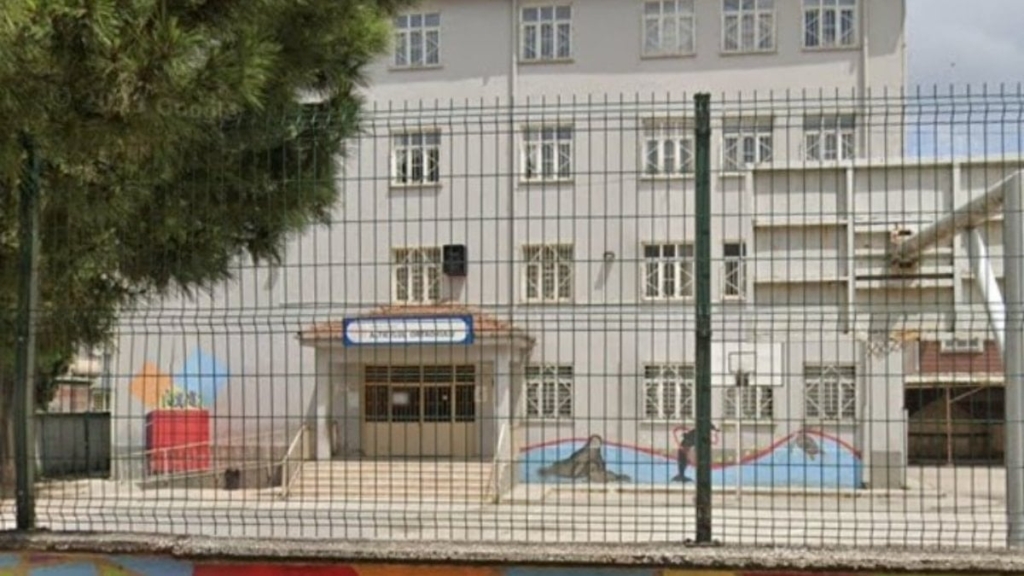 Görüntüler Türkiye’den… Teneffüs zili yerine ilahi çaldılar