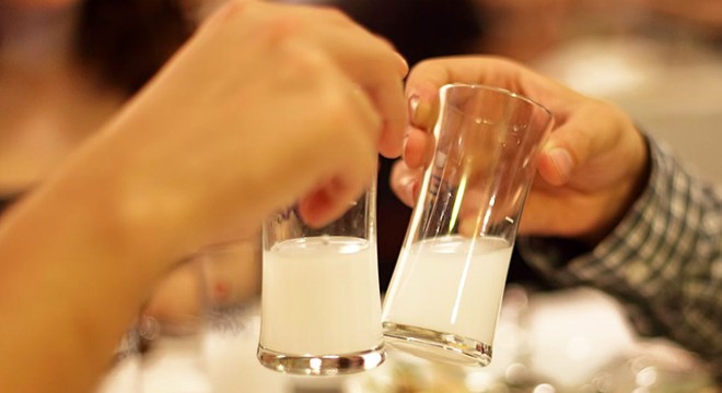 Vergi uzmanı o tarihi işaret etti! Devletin 174,37 TL'lik rakıdan ne kadar vergi alacağını açıkladı