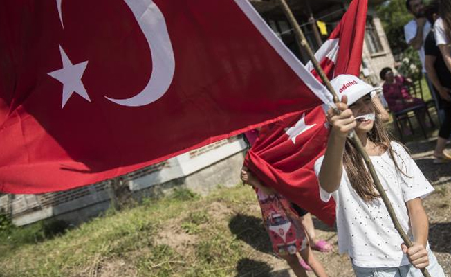 AKP kurucusundan AKP'lilere Adalet Yürüyüşü çağrısı: siz de katılın