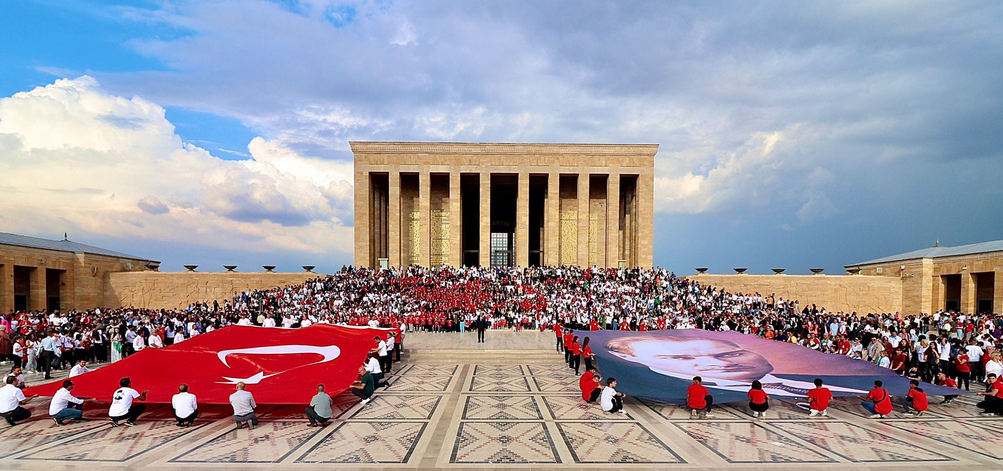 LÖSEV'den büyük Anıtkabir buluşması! On binlerce LÖSEV'li Ata'nın huzurunda