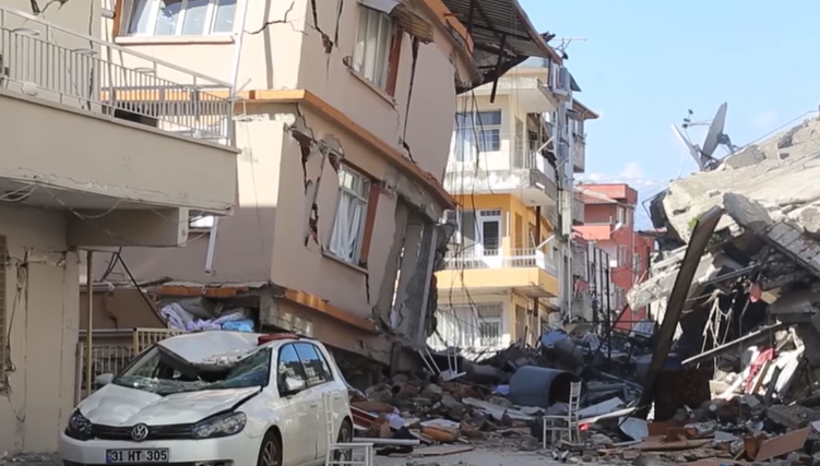 Ünlü deprem uzmanından yürekleri ağızlara getiren 'büyük deprem' uyarısı