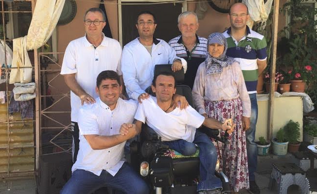 Bornova'da işten atıldı, tazminatını yardım için kullandı