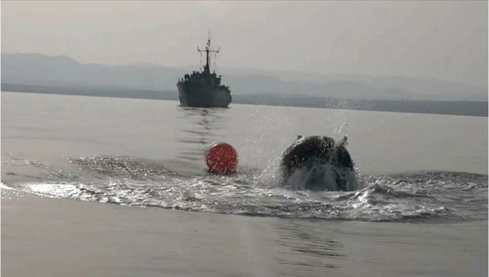 Türk gemisi Karadeniz'de mayına çarptı