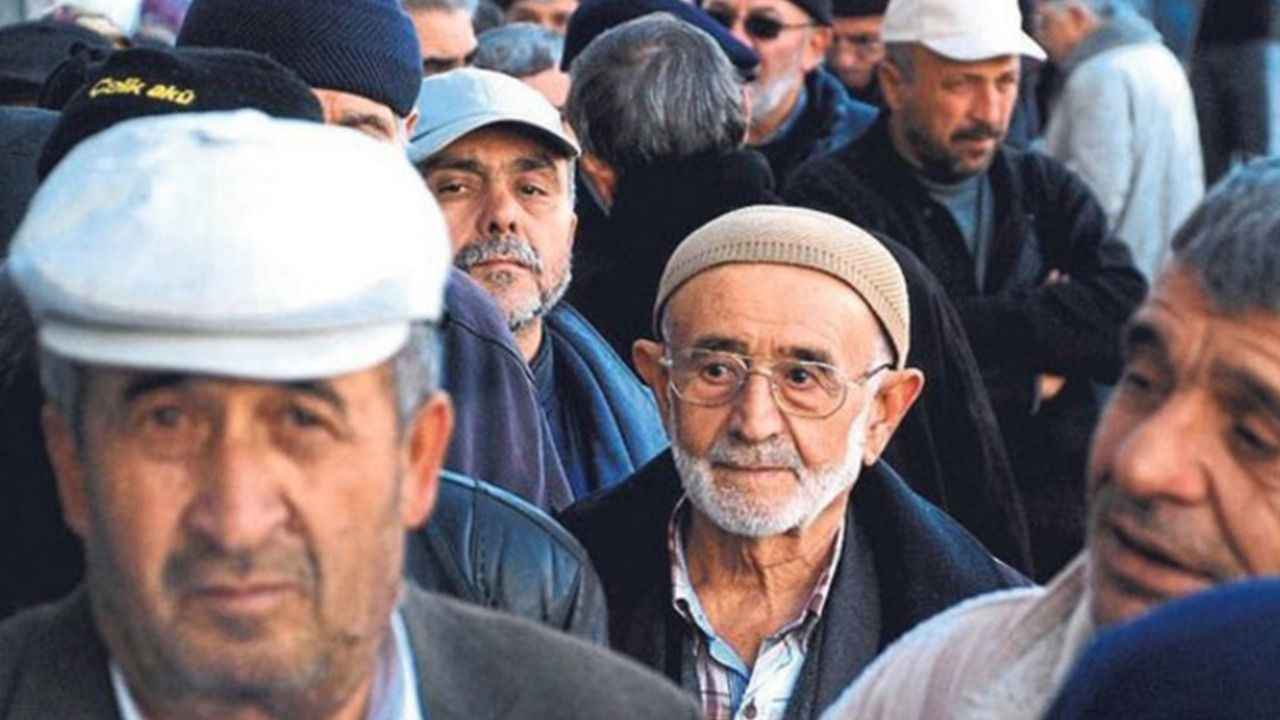 Emekliler yine hüsrana uğradı! Açlığa mahkum olduğu için çalışmak zorunda kalan emekliye ikramiye yok