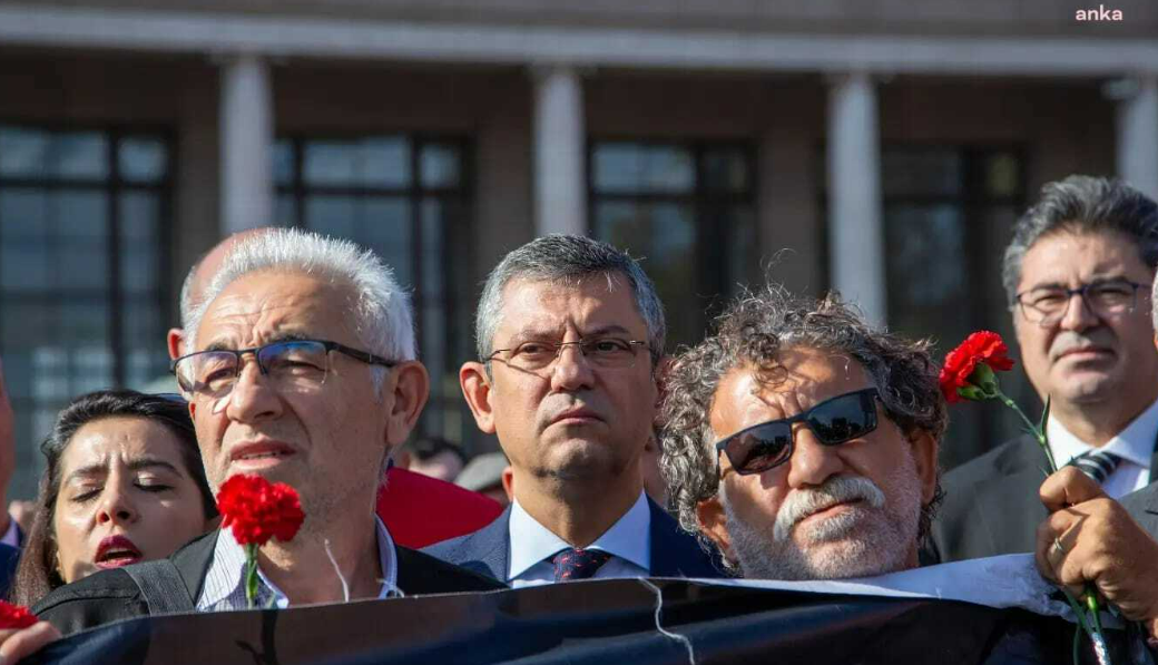Özgür Özel, Ankara Gar Katliamı'nın yaşandığı yerde konuştu: "Meydanları boş ve sahipsiz bırakırsak, ülkeye sahip çıkamayız"