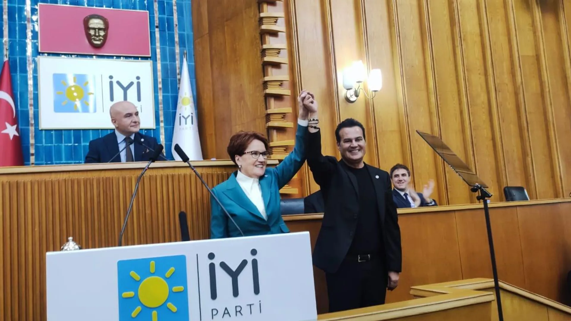 Hakan Peker İYİ Parti'ye katıldı! O ilin belediye başkan adayı oldu