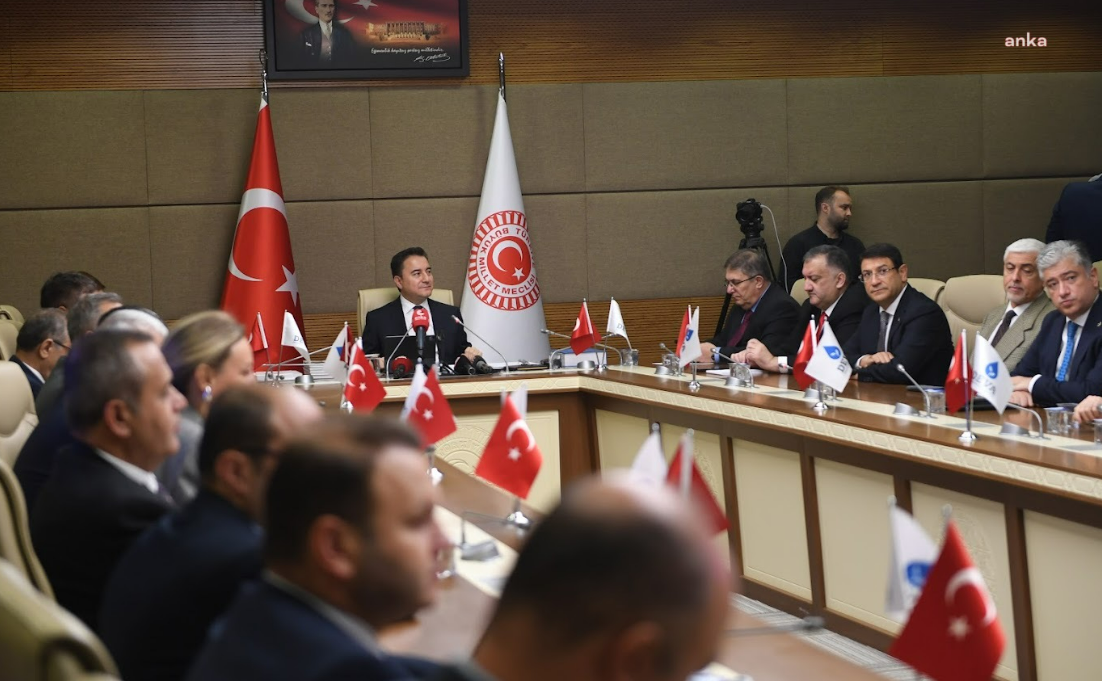 Ali Babacan, enflasyonun düşmesinin tek bir yolu olduğunu açıkladı