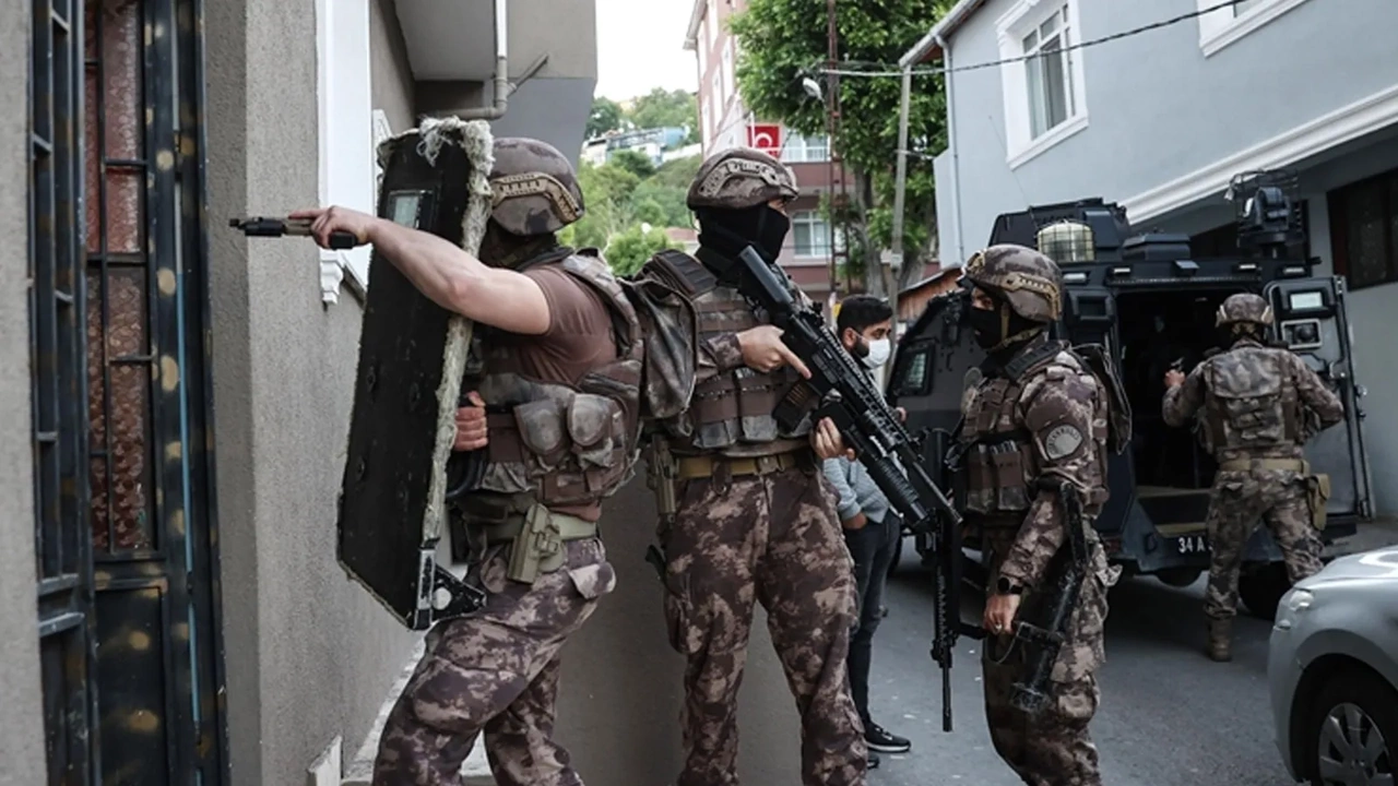 Bakan Yerlikaya duyurdu! '‘Bulutlar Çetesi'’ olarak bilinen suç örgütü çökertildi